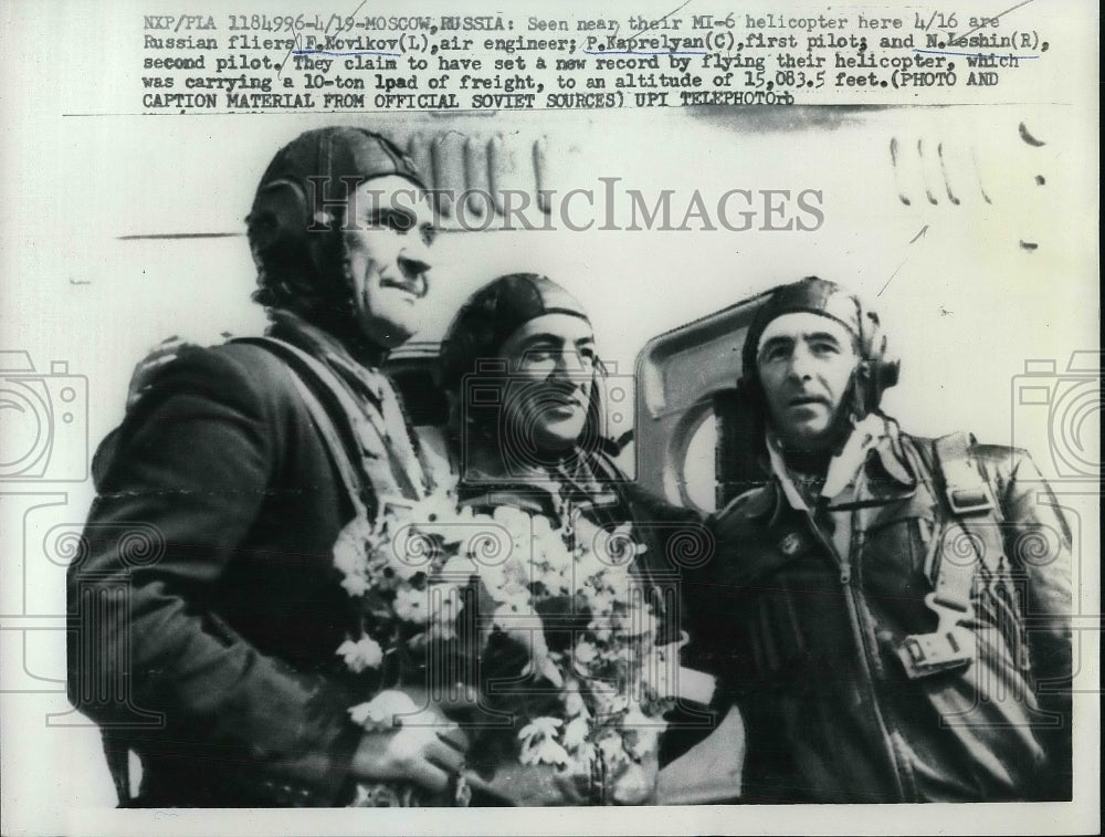 1959 Press Photo Russian Fliers F. Novikov &amp; N.Leshin Set New Helicopter Record - Historic Images
