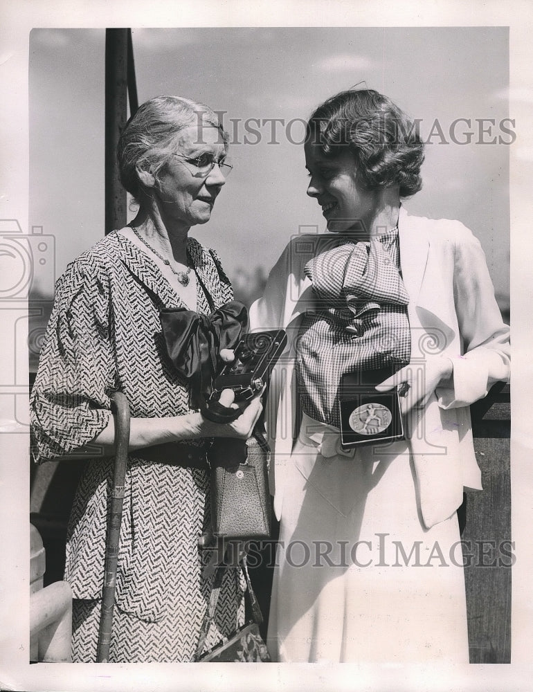 1933 May Mershon Interviewed as 9 Millionth Visitor of Worlds Fair - Historic Images