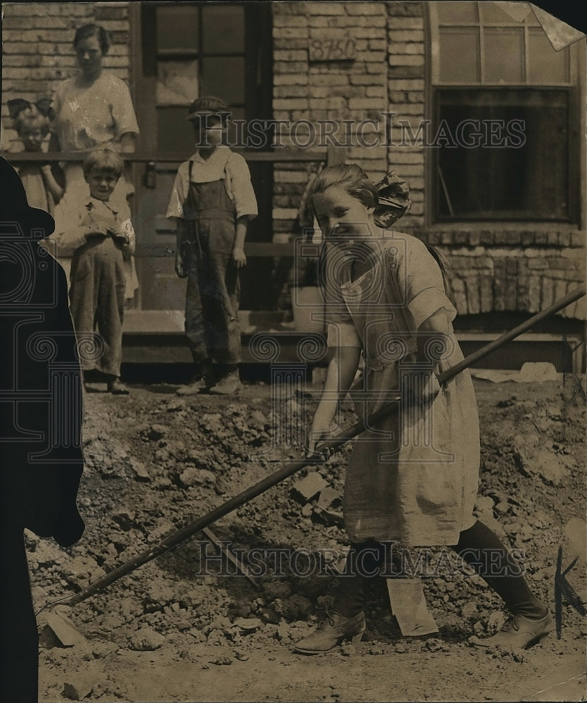 1920 Press Photo Girl starting a garden on JR Burn home. - nea95965 - Historic Images