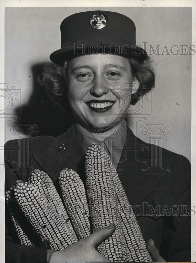1942 Press Photo Mrs. Violet Weeks selected as &quot;National Corn Grower&quot; by the - Historic Images