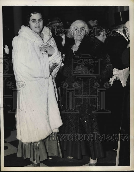 1936 Press Photo Mrs. J.A. Mayer Mrs T.J. Mumford Metorpolitan Opera - Historic Images