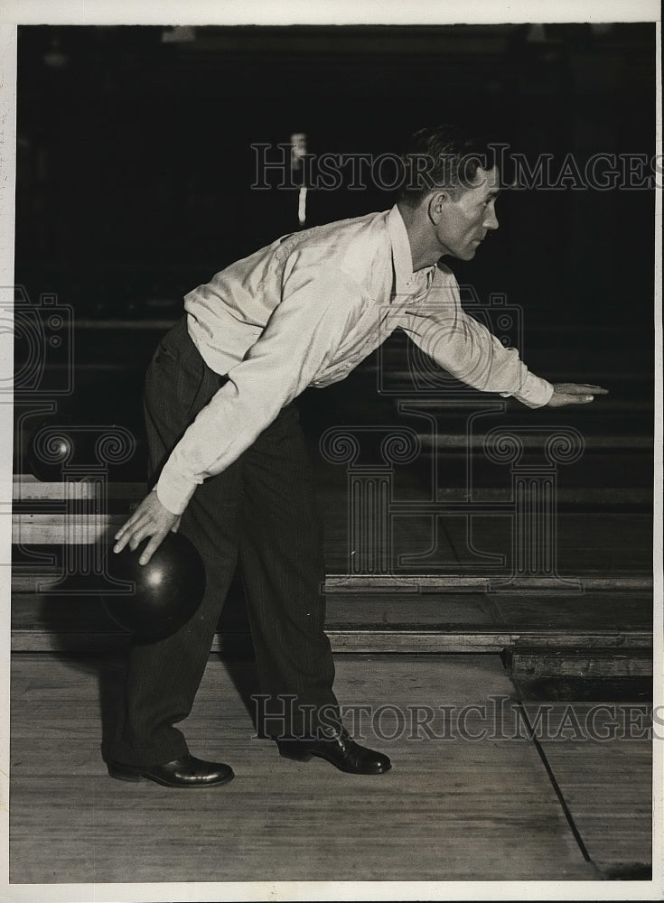 1931 Pete Mercurio of Canfield Oils at bowling in Ohio  - Historic Images