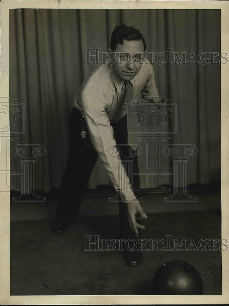 1936 Press Photo Bowler Pete Mercurio demonstrates his throw - nea96163 - Historic Images