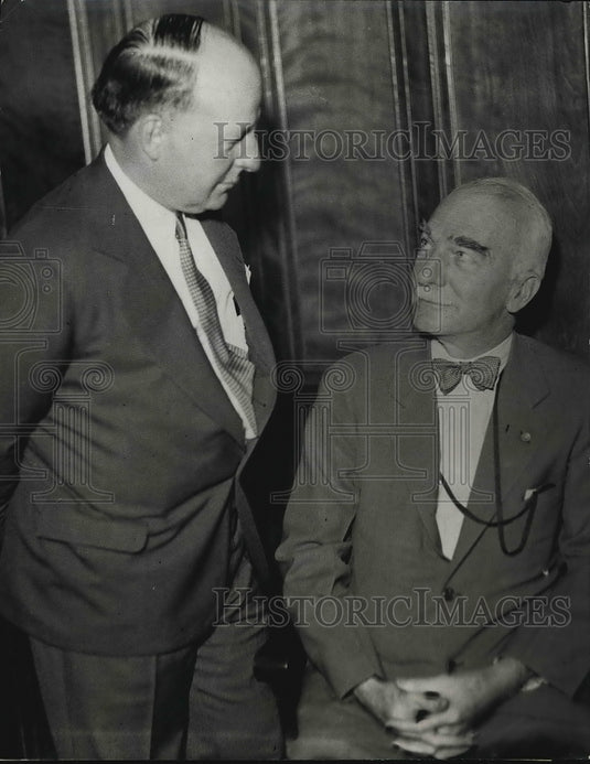 1933 Charles S. Mott & atty Harry Toy in Detroit, Mich  - Historic Images