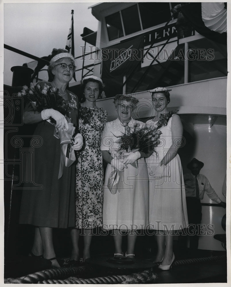 1956 Dravo Corp towboats, Mrs Mertz, Mrs Baker,Mrs Minschel,J Baker - Historic Images
