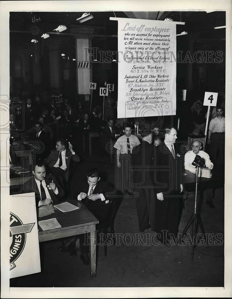 1944 Press Photo War Manpower Commission Director Stephan Sheriden Speaking - Historic Images