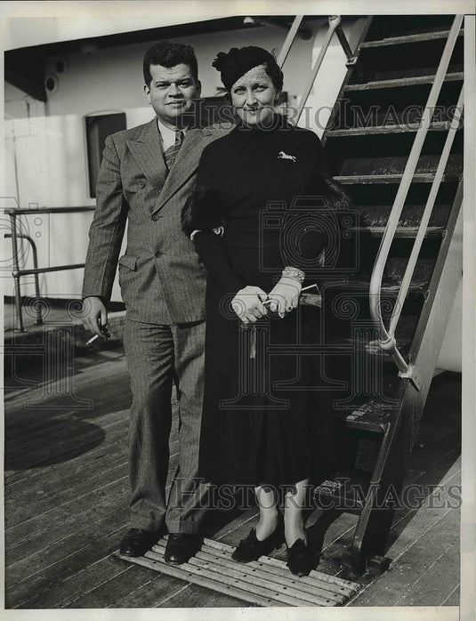 1933 Press Photo Mr & Mrs Frank Theobold Jr of Philadelphia in NYC - Historic Images