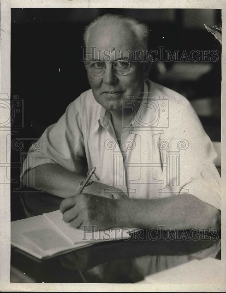 1933 Press Photo Park Superintendent H.O. Taylor Portrait at Desk - nea96260-Historic Images