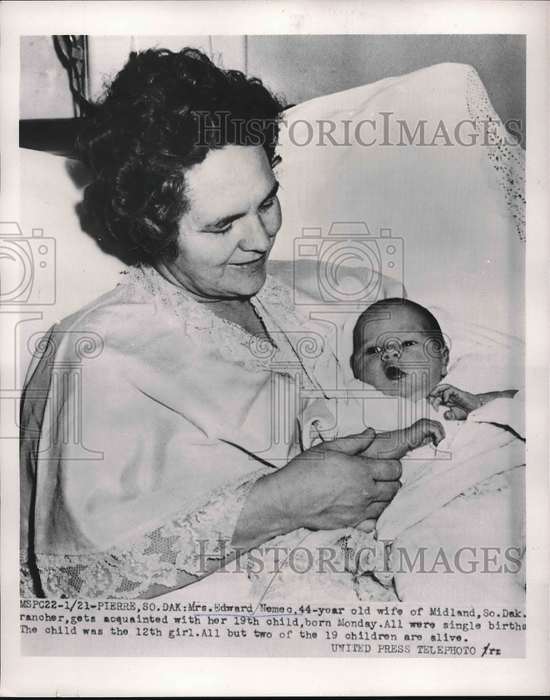1953 Pierre. S. Dak Mrs Edward nemec &amp; hert 19th baby  - Historic Images