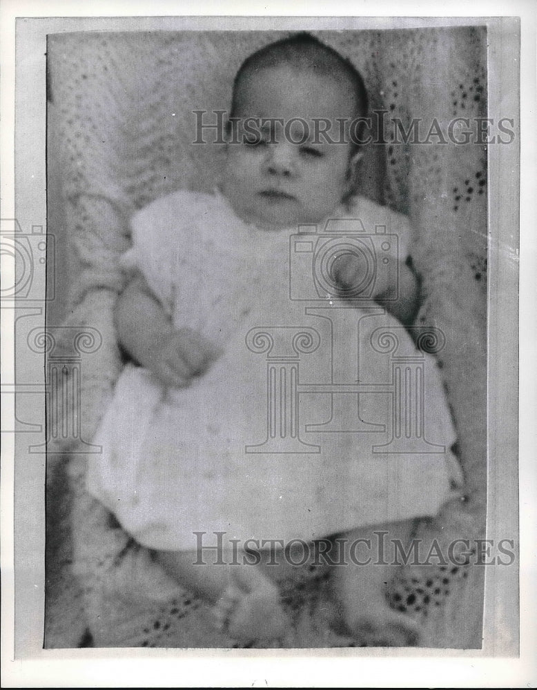 1966 Baby Tamara Sellers, Survivor of Beauty Shop Mass Slaying - Historic Images