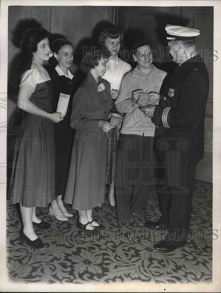 1952 Press Photo Police Chief Frank Story Handing Out Safety Awards to Students - Historic Images