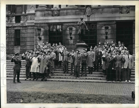 1942 Recruiting Officer Valentine Diehl Swearing in Marine Corps - Historic Images