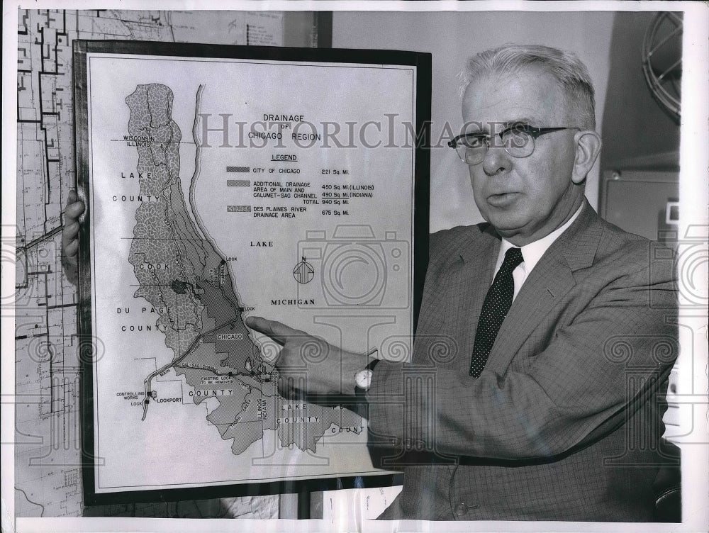 1957 Press Photo A. L. Tholin Chicago&#39;s Sewage Engineer Explains Pollution Mess - Historic Images