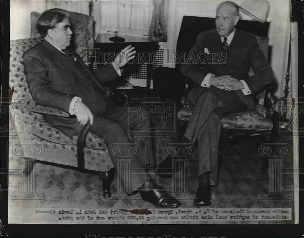 1941 Press Photo Ex US Steel Chairman Taylor And Lewis Discuss Settlement - Historic Images