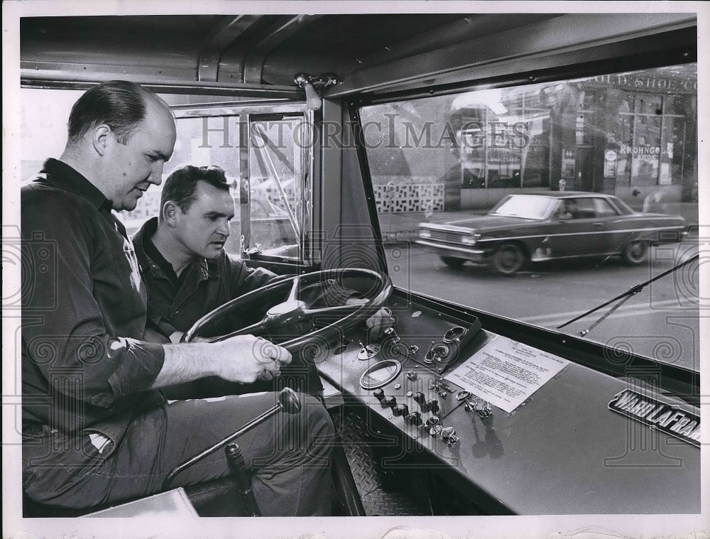 1964 Press Photo Don Readinger &amp; Walter Gates Sit In New Engine - nea96462 - Historic Images