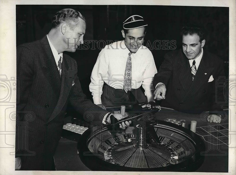 1946 Eddie Alias and Duke Wiley use a model plane to show Benny - Historic Images