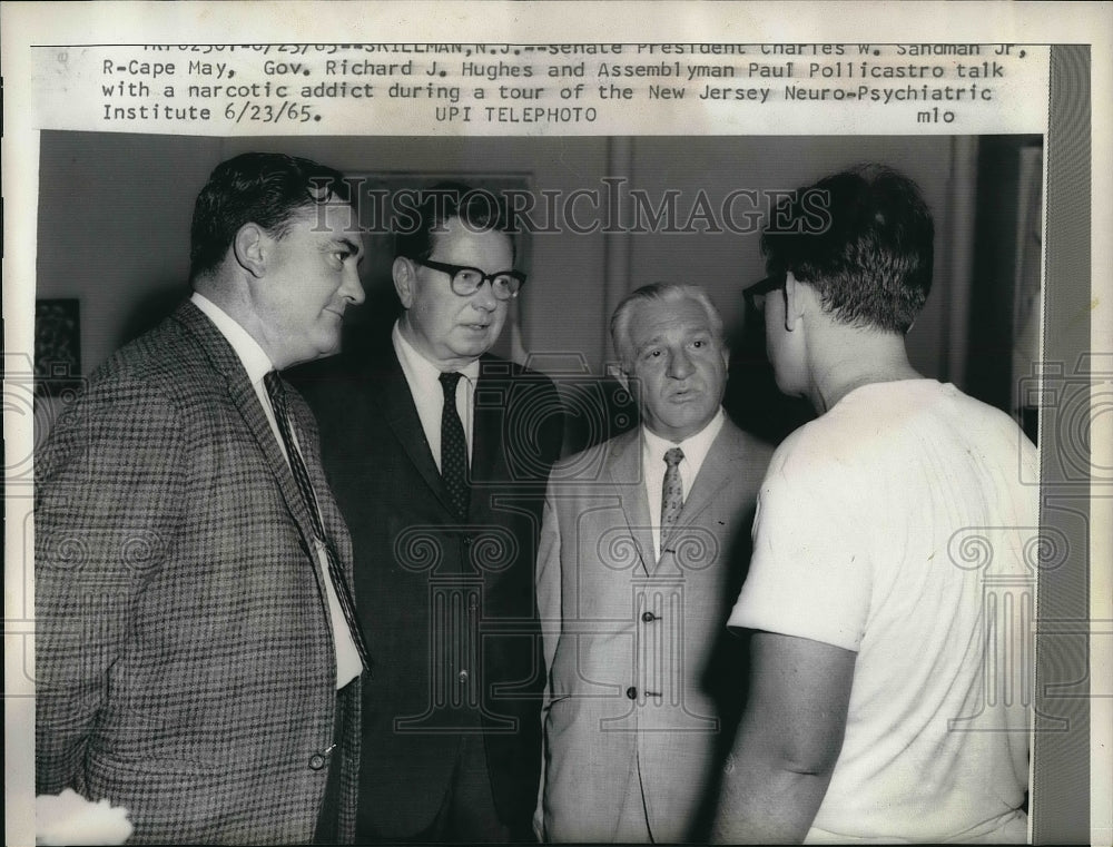 1965 Sen. Charles Sandman Jr., Gov. Richard Hughes talk to addict - Historic Images