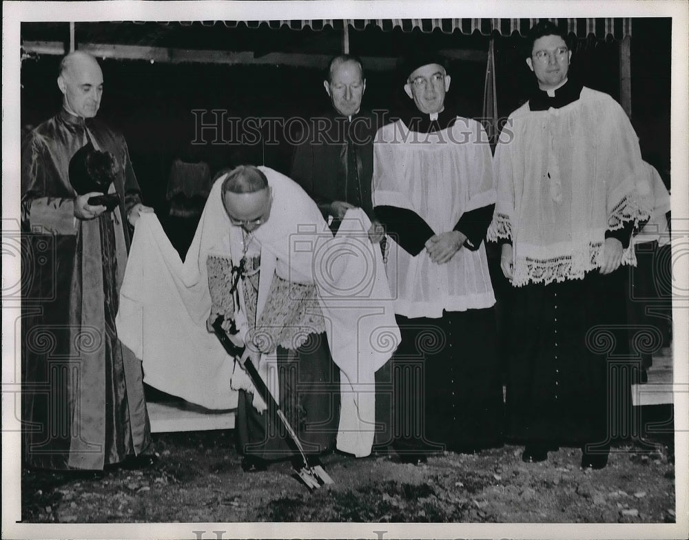 1945 Press Photo Archbishop Francis Spellman Breaking Ground for Victory Church - Historic Images