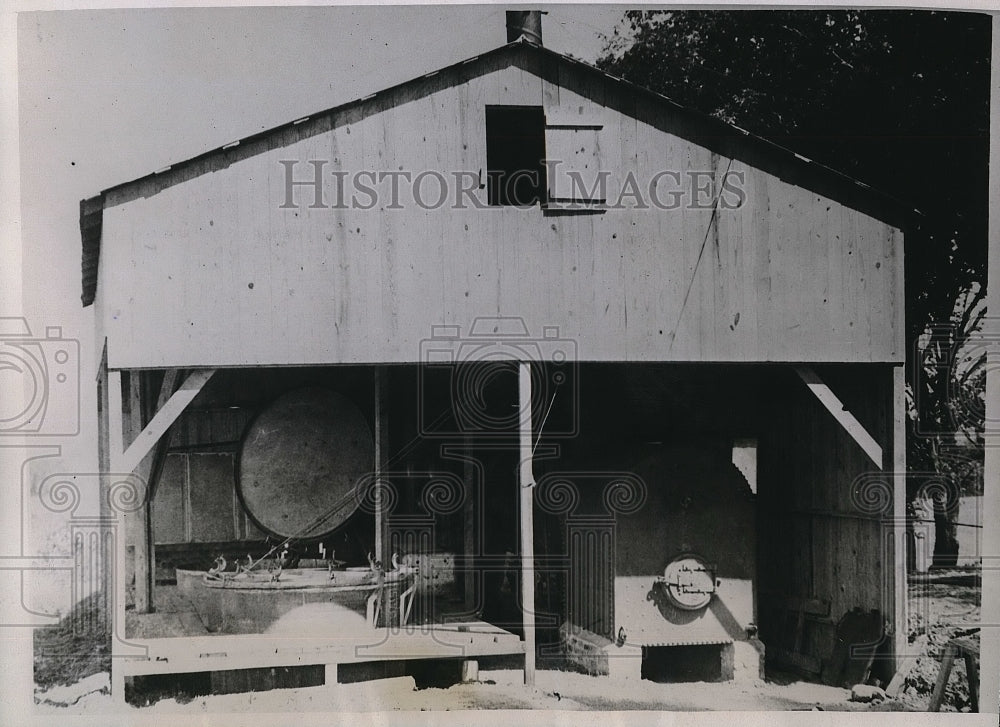 1935 Press Photo Distillery on Farm of Mrs. Gordon Carew Near Excelsior Springs-Historic Images