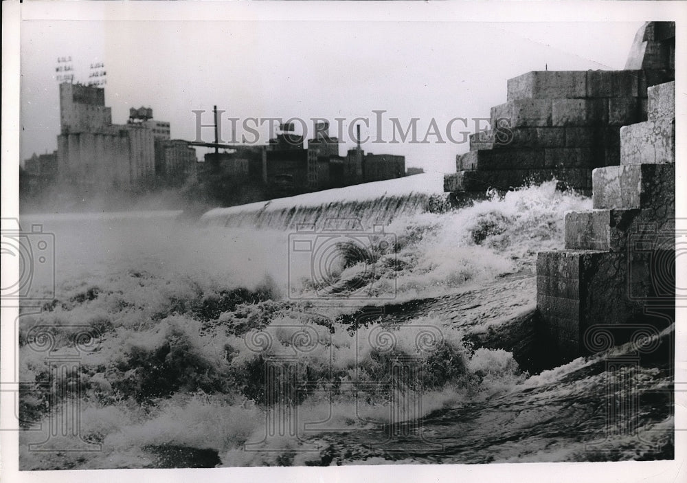 1952 Mississippi River threatens flood near Minneapolis  - Historic Images
