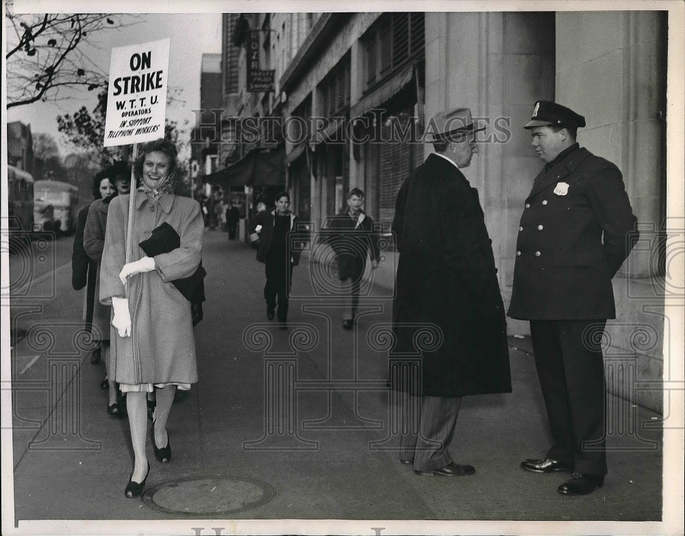 1944 Press Photo John Remon during strike by Potomac Telephone Company workers-Historic Images