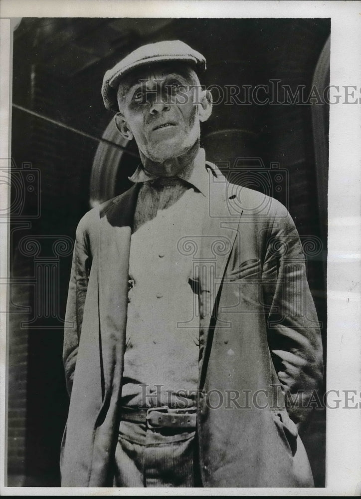 1935 Jacob Miko charged with imprisonment for chaining four children - Historic Images