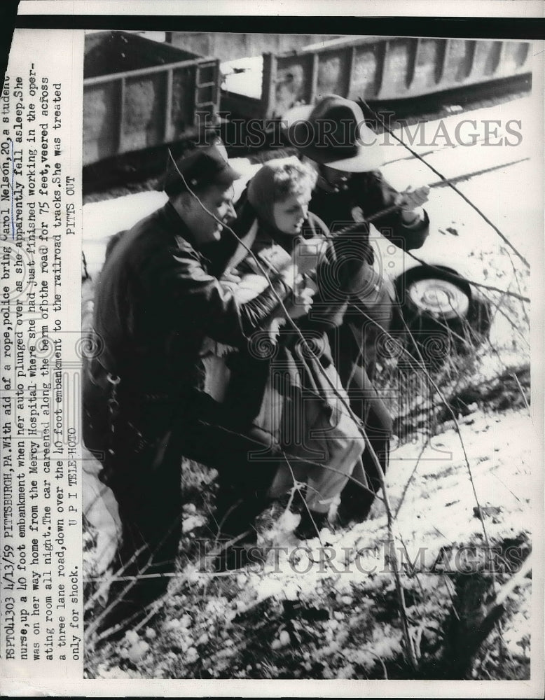 1959 Press Photo Police pull up Carol Nelson who fell asleep driving automobile - Historic Images