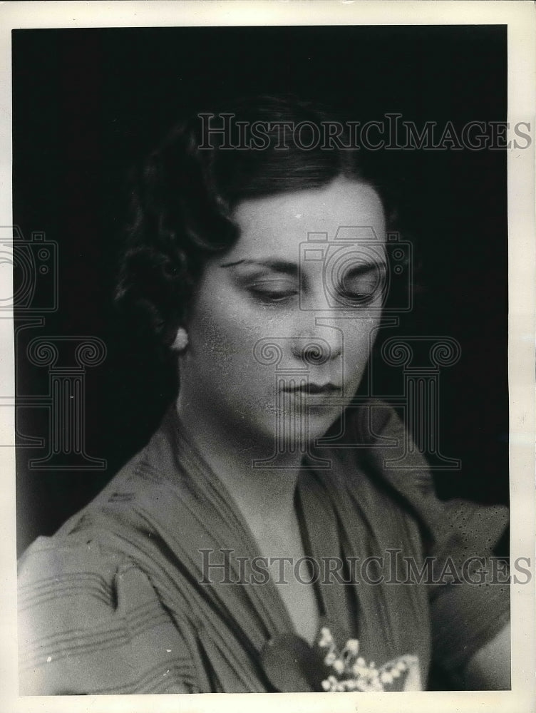 1939 Canadian National Typing Team Member Effie Smith at Competition - Historic Images