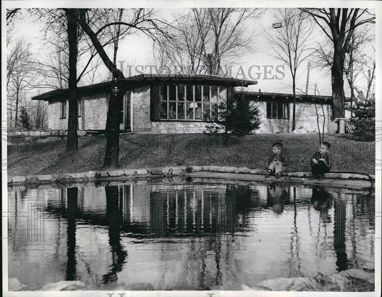 1961 Press Photo House of Dirt of Schmidt Family in Summit View Ohio. - Historic Images