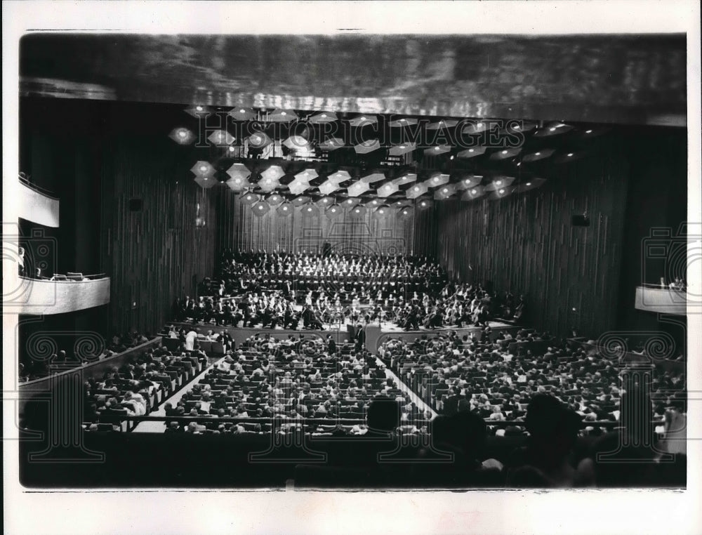 1984 Press Photo Lincoln Center Hall in Metropolitan Opera House. - nea96873 - Historic Images