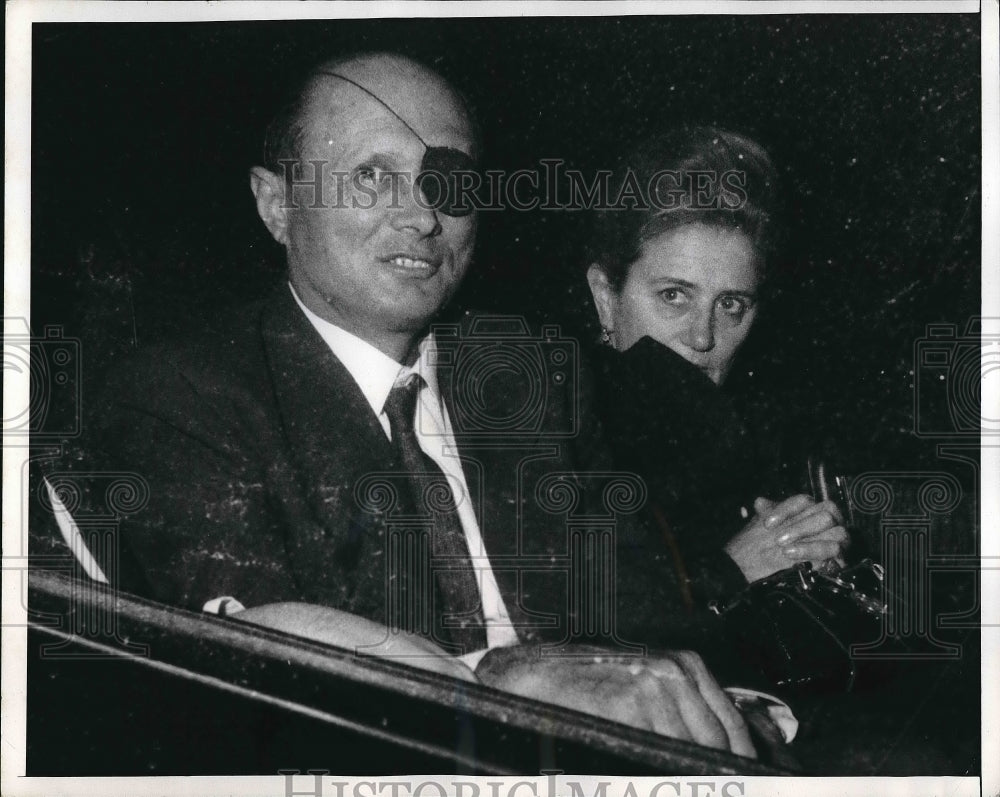 1970 Israeli Defense Minister Moshe Davan Fontanne Theater New York - Historic Images