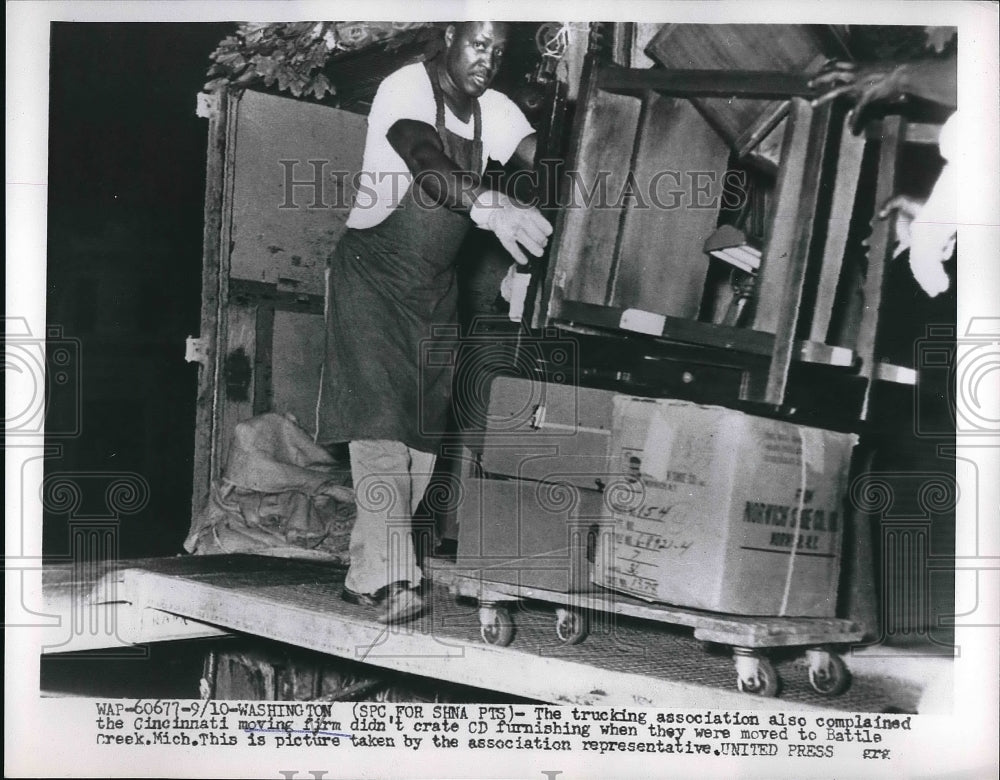 1954 House furnishings being moved without crating them  - Historic Images