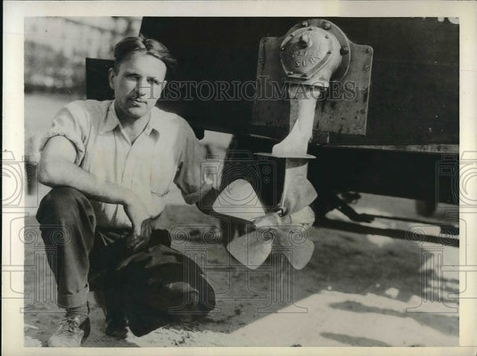 1932 Press Photo Pete Se Nichelis & dual drive syslem for boat motors-Historic Images