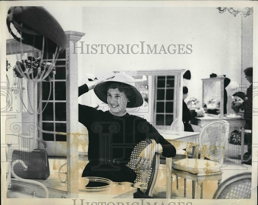 1960 "Azalea Queen" Paula Pace in a new hat  - Historic Images