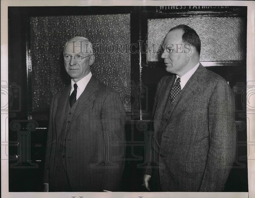 1936 Eldridge Stine &amp; Albert Osborn, hand writing experts at a trial - Historic Images