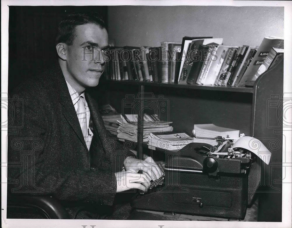1964 Press Photo Mr Jay Heavilin at his typewriter - nea97061 - Historic Images