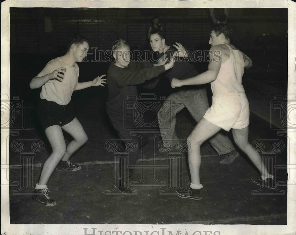 1937 Press Photo Dr J Leonard Mason &amp; 3 athletes in martial arts demo - Historic Images