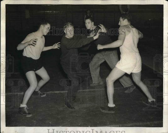 1937 Press Photo Dr J Leonard Mason & 3 athletes in martial arts demo - Historic Images