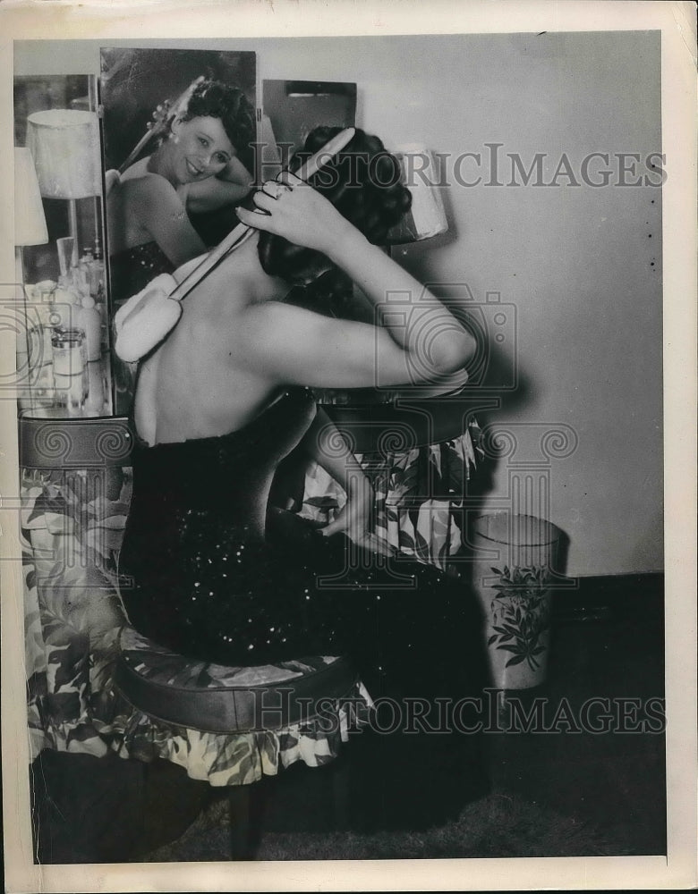 1948 Irra Petina, singer with a back brush for an itch  - Historic Images