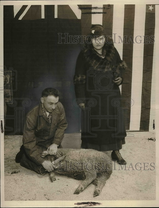 1935 Press Photo Mr & Mrs Ohira DDronne & a sheep - nea97512 - Historic Images
