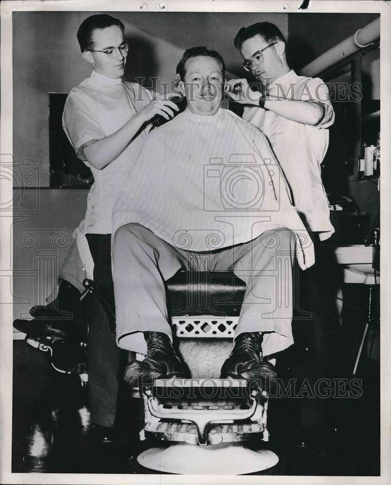 1964 Twins Freddy &amp; Eddie Tidwell Cut Their Father&#39;s Hair - Historic Images