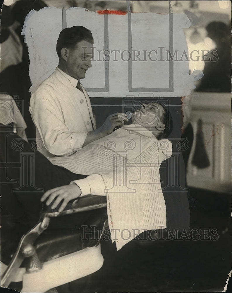 1926 Press Photo Barber shaving a customer - nea97555-Historic Images