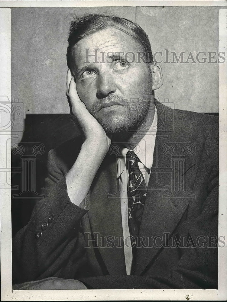 1946 Dr. Alfred Russell booked on suspicion of burglary and vagrancy - Historic Images