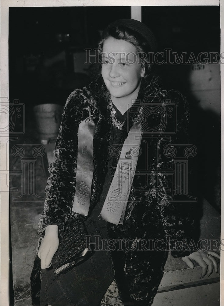 1939 Press Photo Esther Sorenson won no-collegiate stock judging contest at the - Historic Images