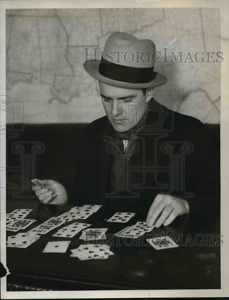 1934 Press Photo Jess Auton Lelfridge playing cards - nea97639 - Historic Images