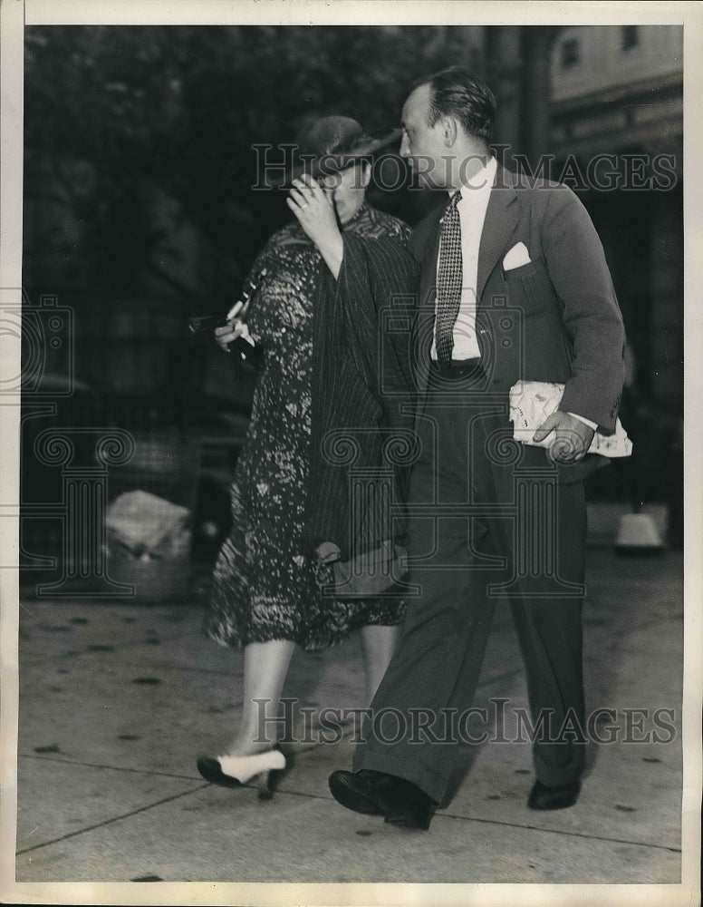 1927 Press Photo Mrs. Dan Smith leaving supreme court - Historic Images