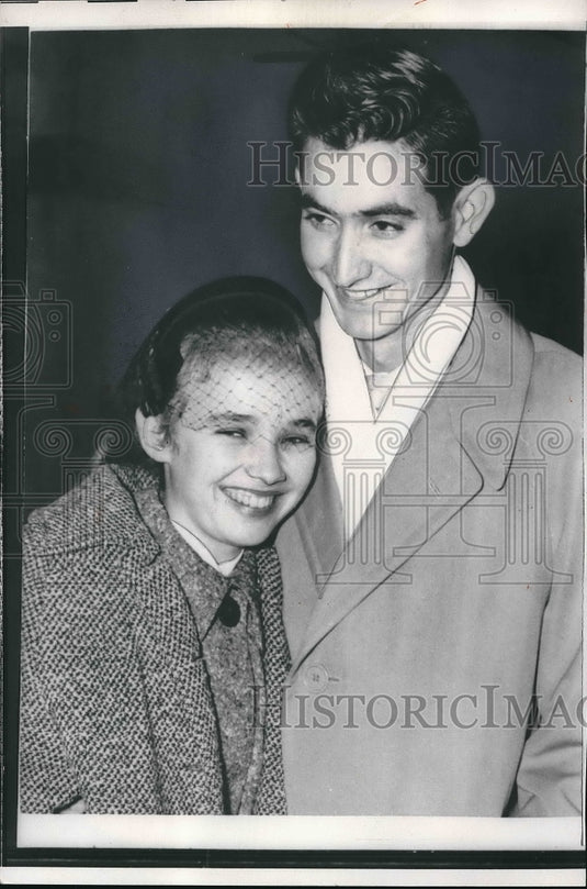 1956 Press Photo Mrs Barbara Scruggs and her husband Norman - nea97664 - Historic Images