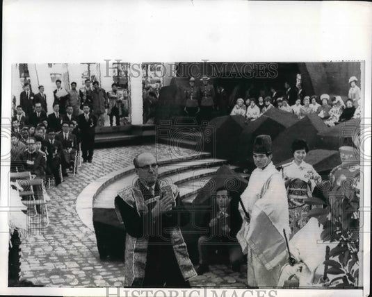 1970 Waldo Skillings, Minister Of Industrial Dev., At Shinto Event - Historic Images