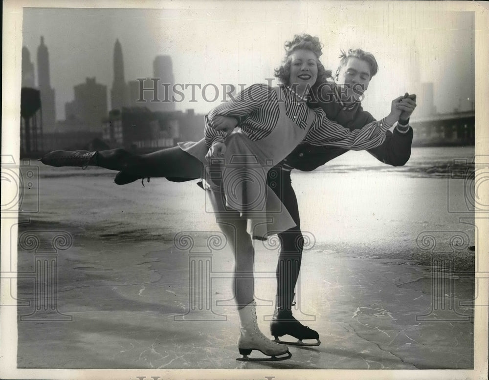 1941 Press Photo Figure Skaters Sue Runnfeldt, Leif Nikkelson On Frozen Lake-Historic Images