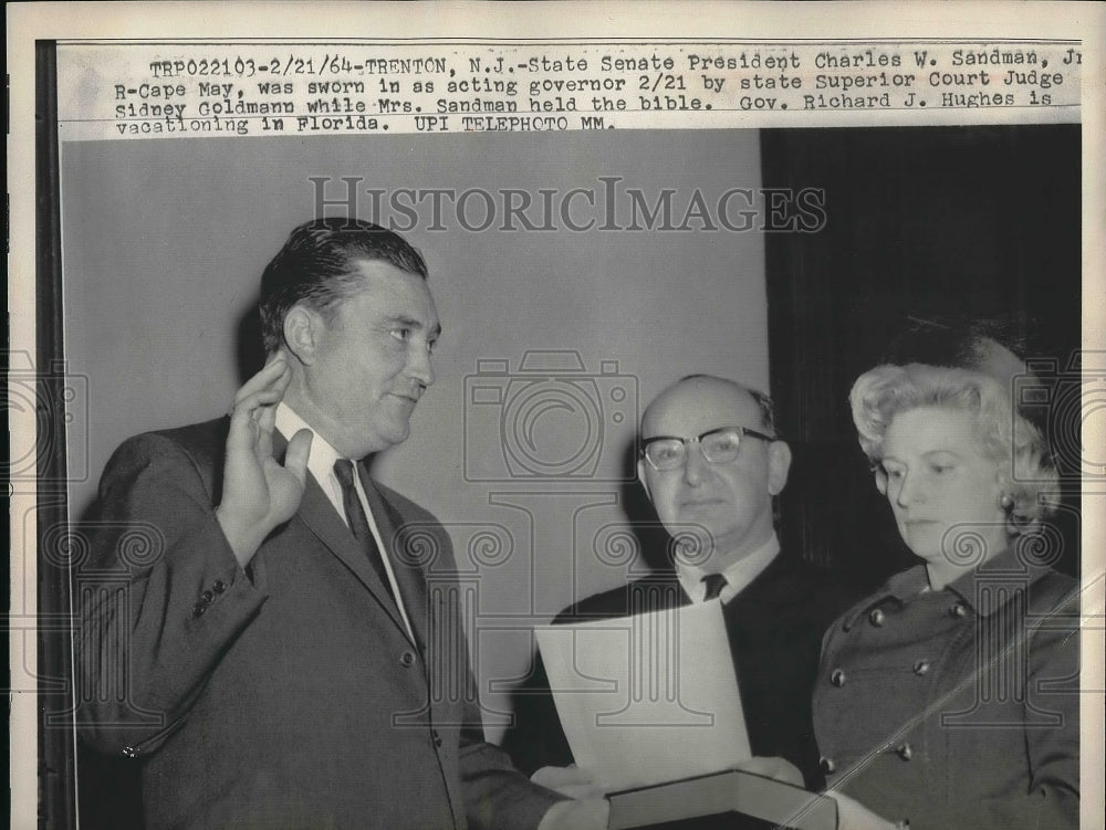 1964 Press Photo State Senate Pres.Charles W.Sandman Jr.sworn as Acting Gov. - Historic Images